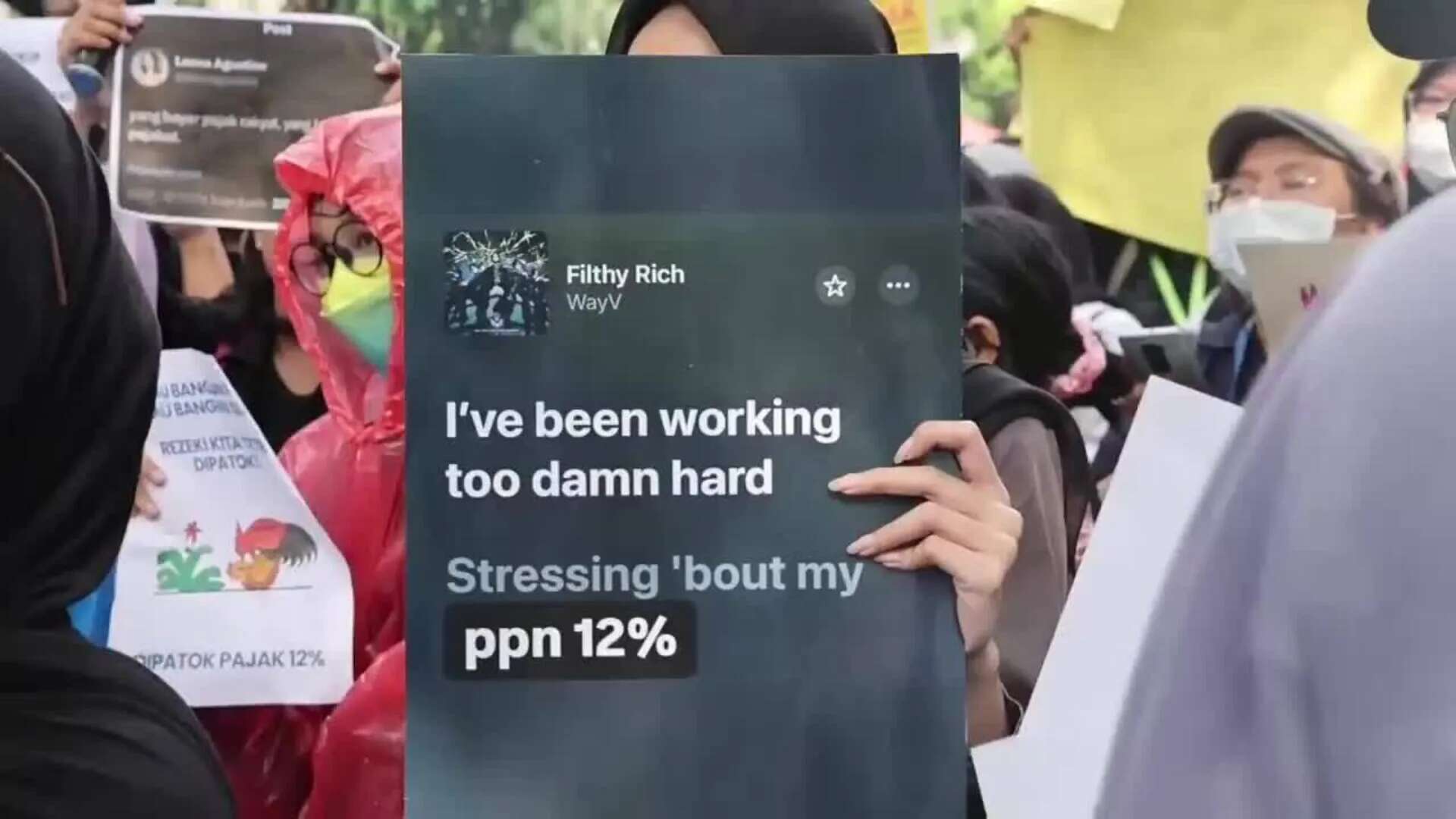 Jóvenes protestan en Indonesia contra el Gobierno por la próxima subida del IVA del 11 % al 12 %