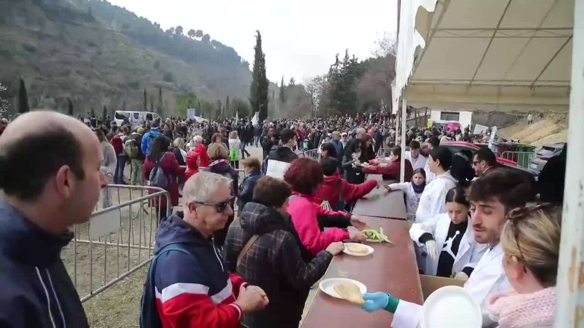 El patrón de Granada reúne a miles de personas en una romería al Sacromonte