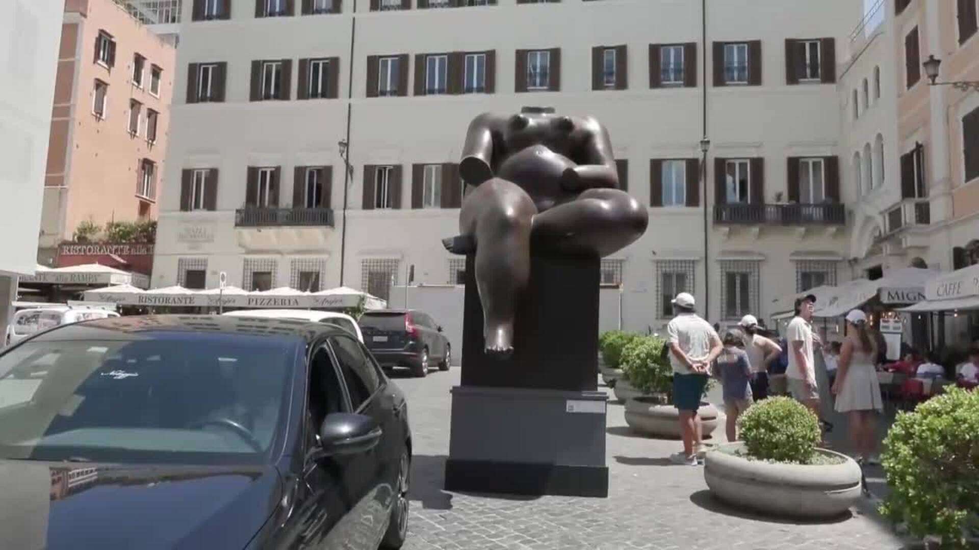 El mundo colosal de Fernando Botero 'conmueve' las plazas icónicas de Roma por primera vez