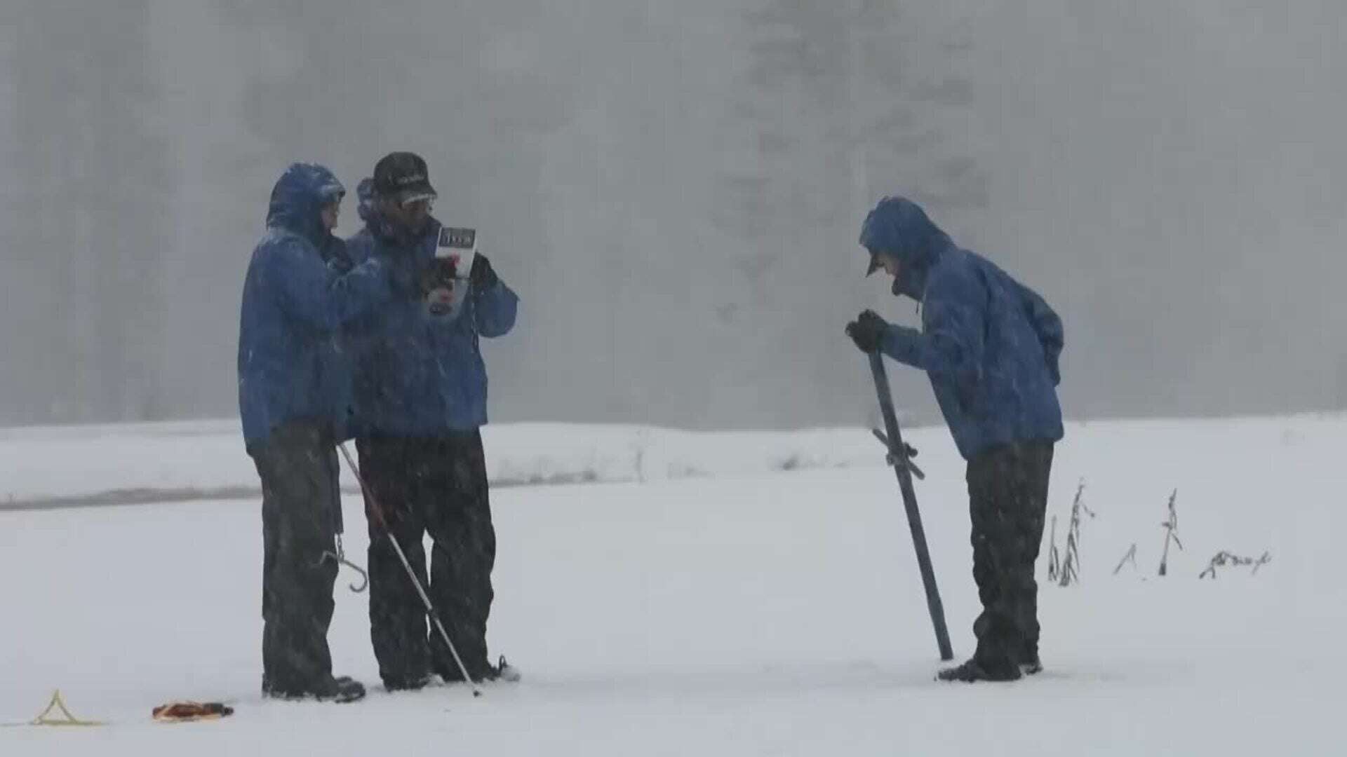 El Departamento de Recursos Hídricos de California realiza una encuesta sobre la nieve para medir el contenido de agua