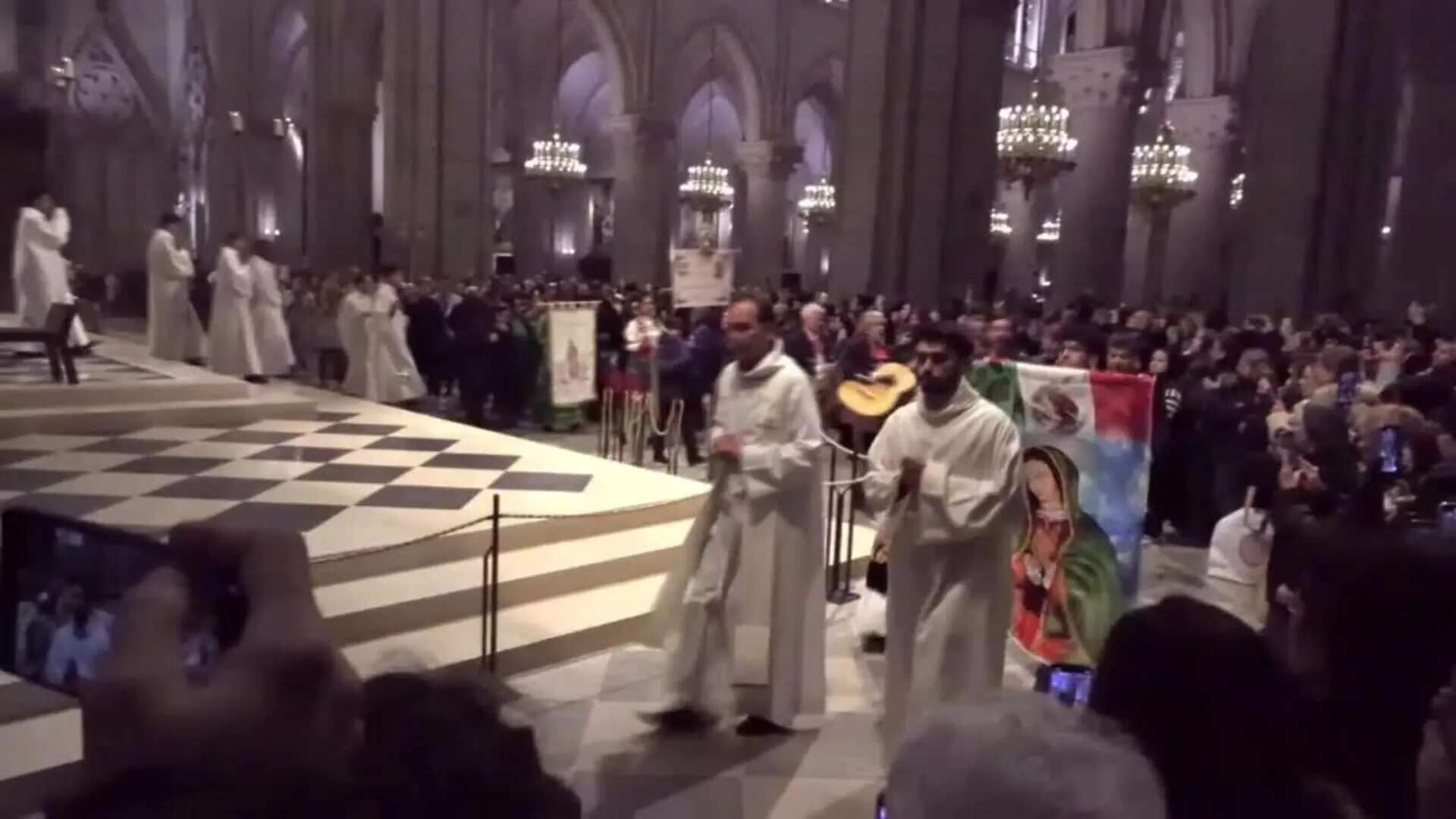 Notre Dame acoge una misa en honor a la virgen de Guadalupe