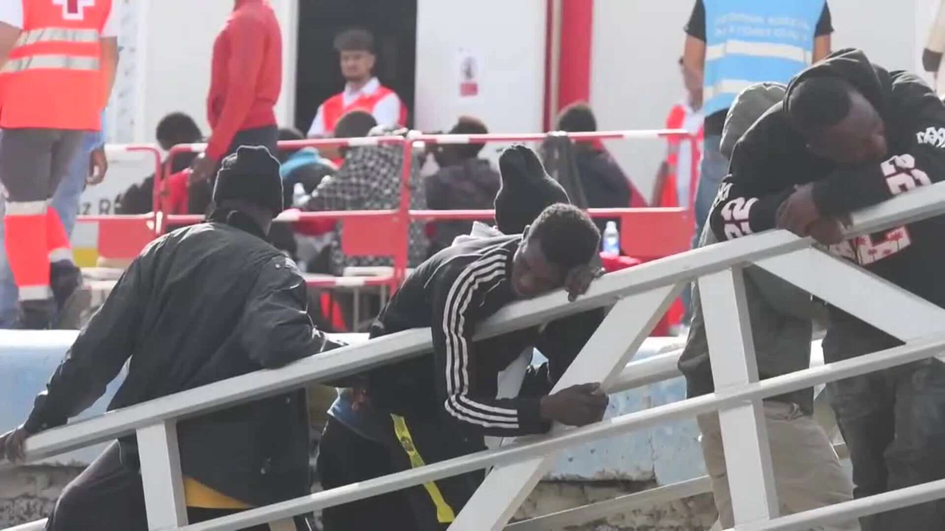 Trasladados a Gran Tarajal (Fuerteventura) medio centenar de inmigrantes