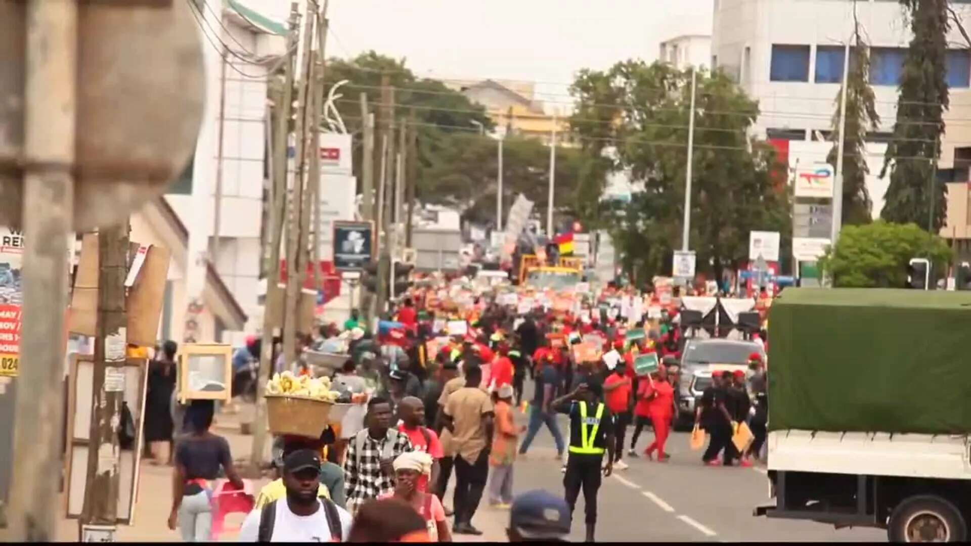 Activistas anti-LGTBI protestan en Accra para acelerar una ley restrictiva contra el colectivo