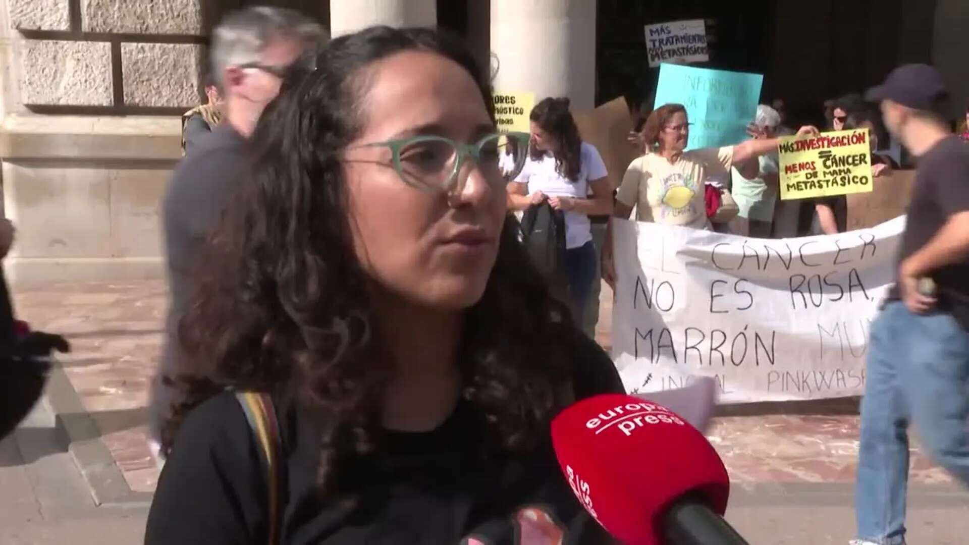 Decenas de personas critican la comercialización con 