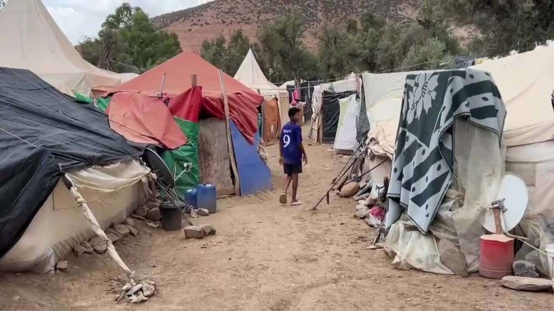 Los vecinos de Tafagajt tratan de recuperar sus hogares tras el terremoto que destruyó la aldea