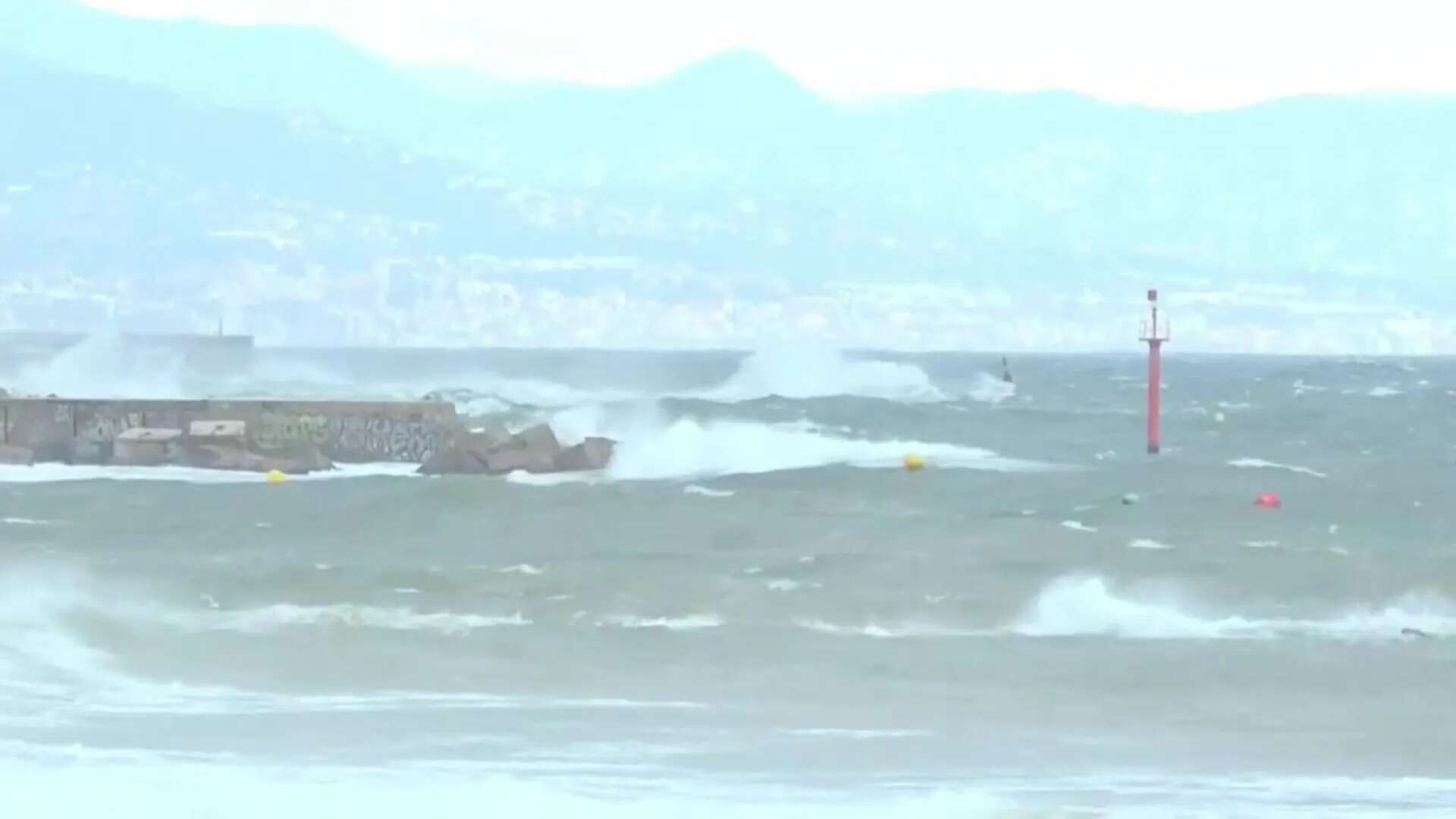 Fuertes rachas de viento en el litoral barcelonés