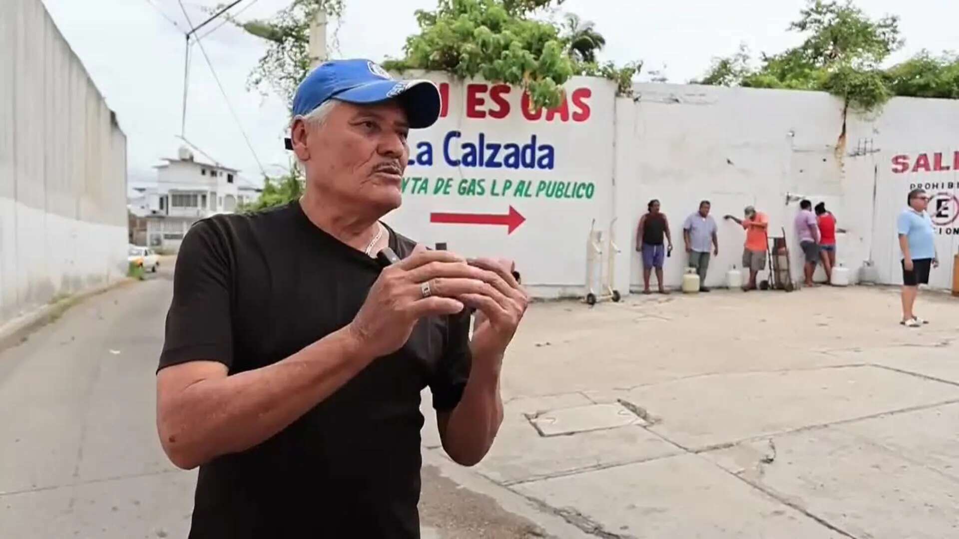 Habitantes de Acapulco esperan la llegada de Sheinbaum tras el paso del huracán John