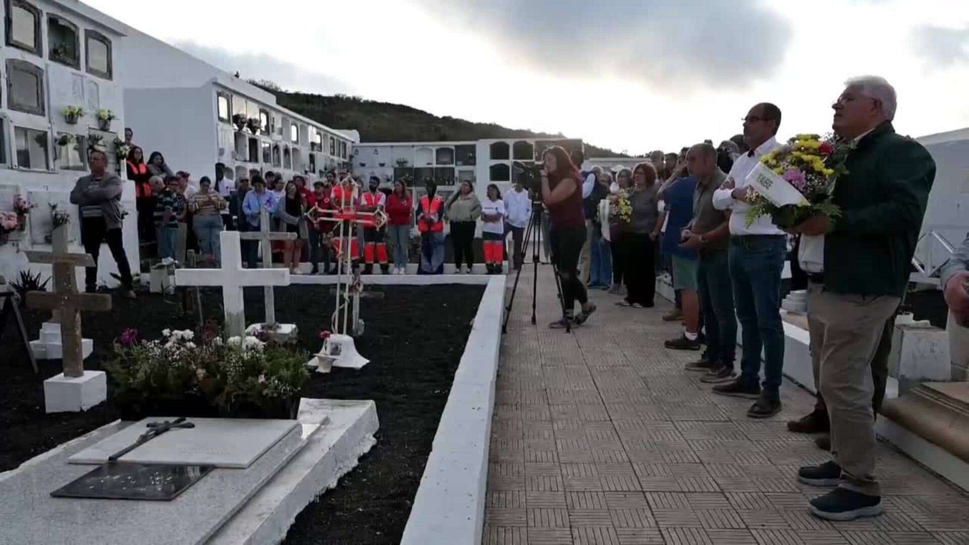 Enterrados 6 de los migrantes, entre ellos un menor, que perdieron la vida en el naufragio de El Hierro