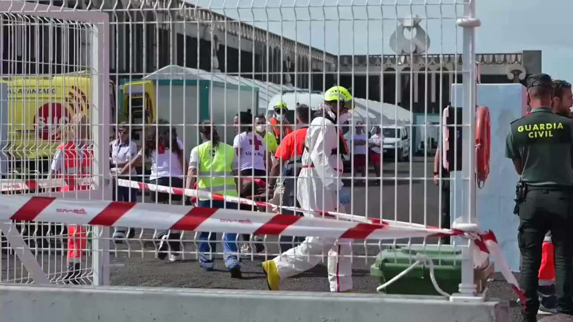 Trasladados al muelle de La Restinga nueve inmigrantes rescatados a 202 millas al sur de El Hierro