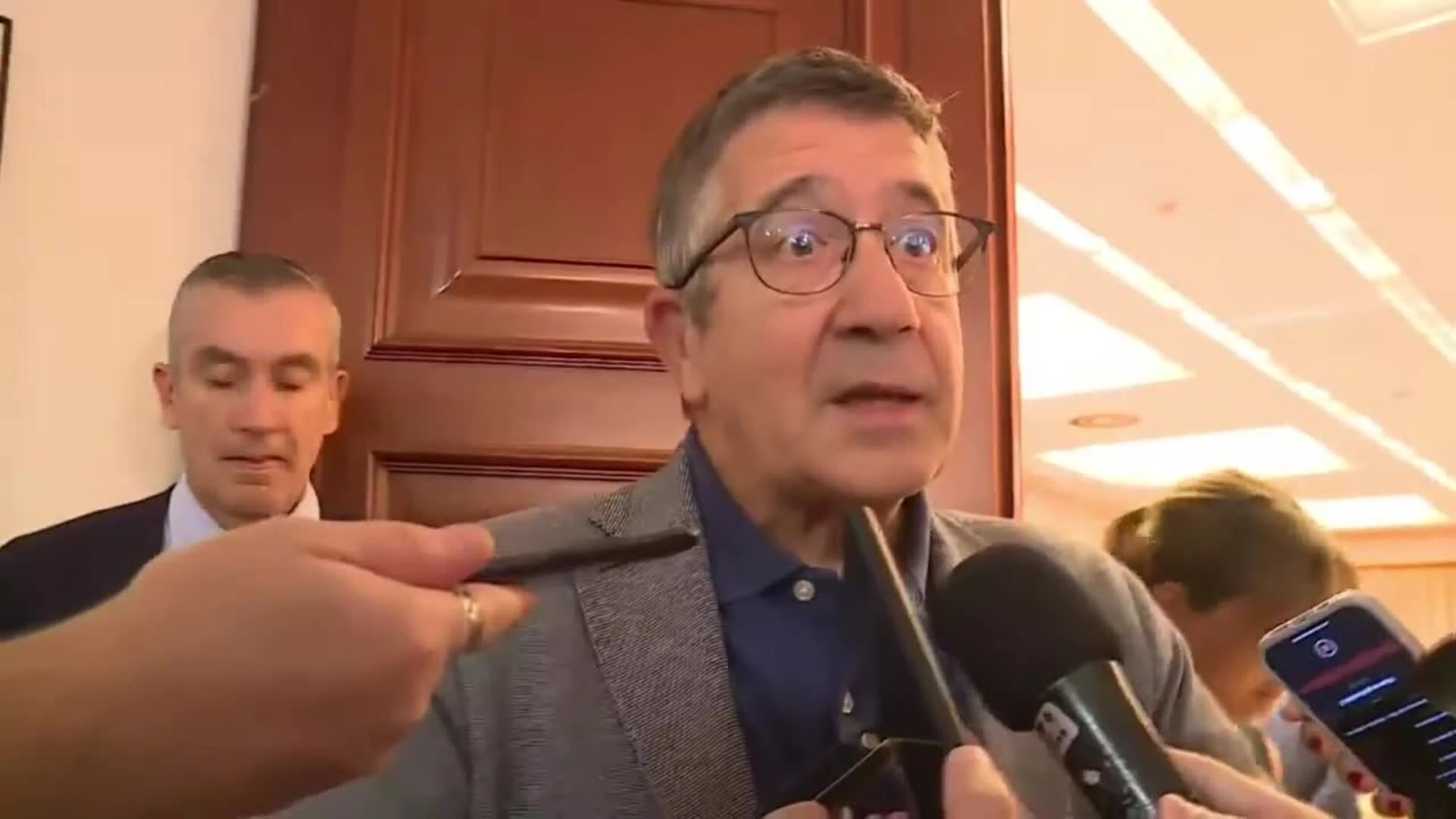 El PSOE pide al PP que se 