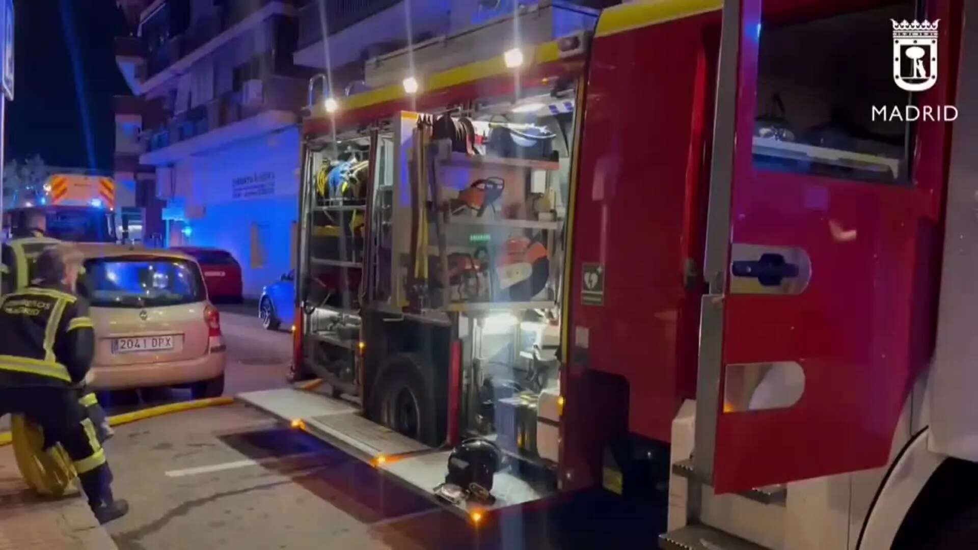 Rescatan en estado grave a una pareja de ancianos tras incendiarse su vivienda en Madrid