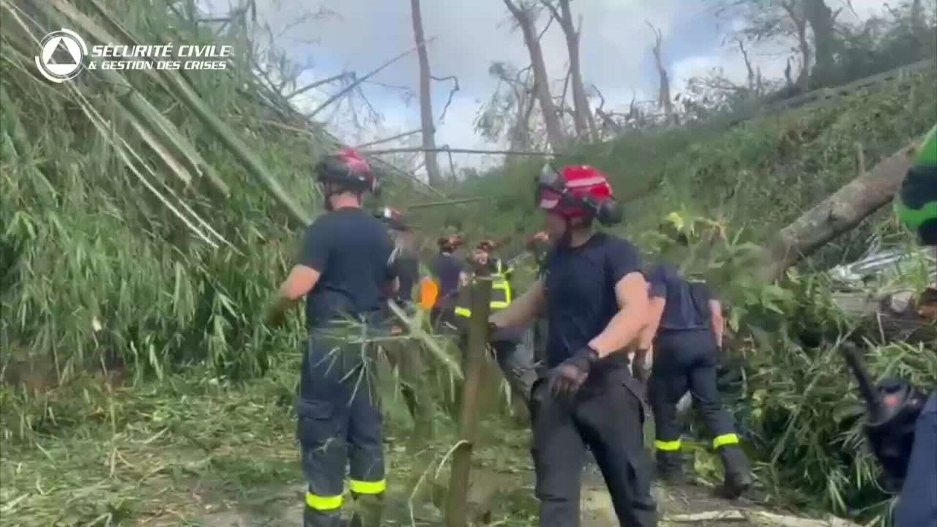 Francia establece un puente aéreo para llevar ayuda de urgencia a Mayotte