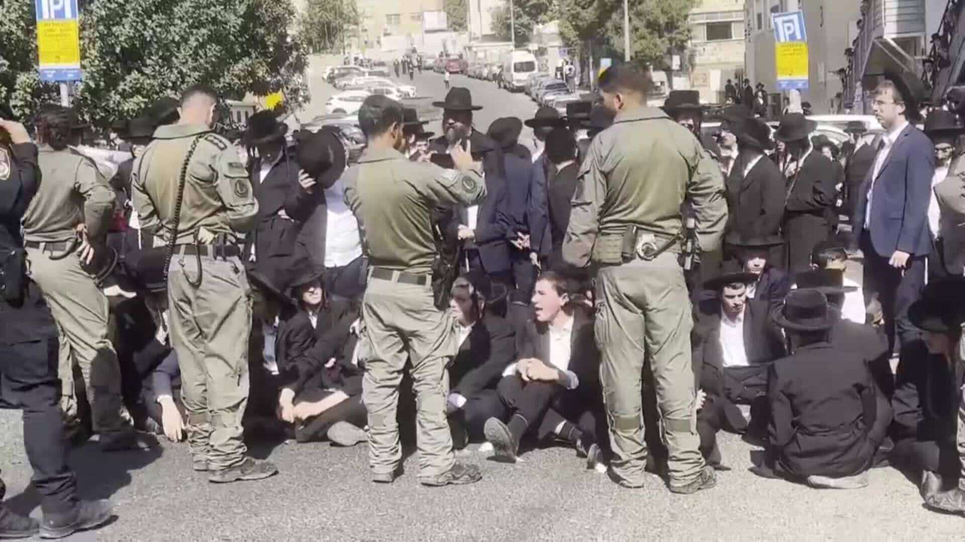 Judíos ultraortodoxos protestan en Jerusalén contra la ley de reclutamiento