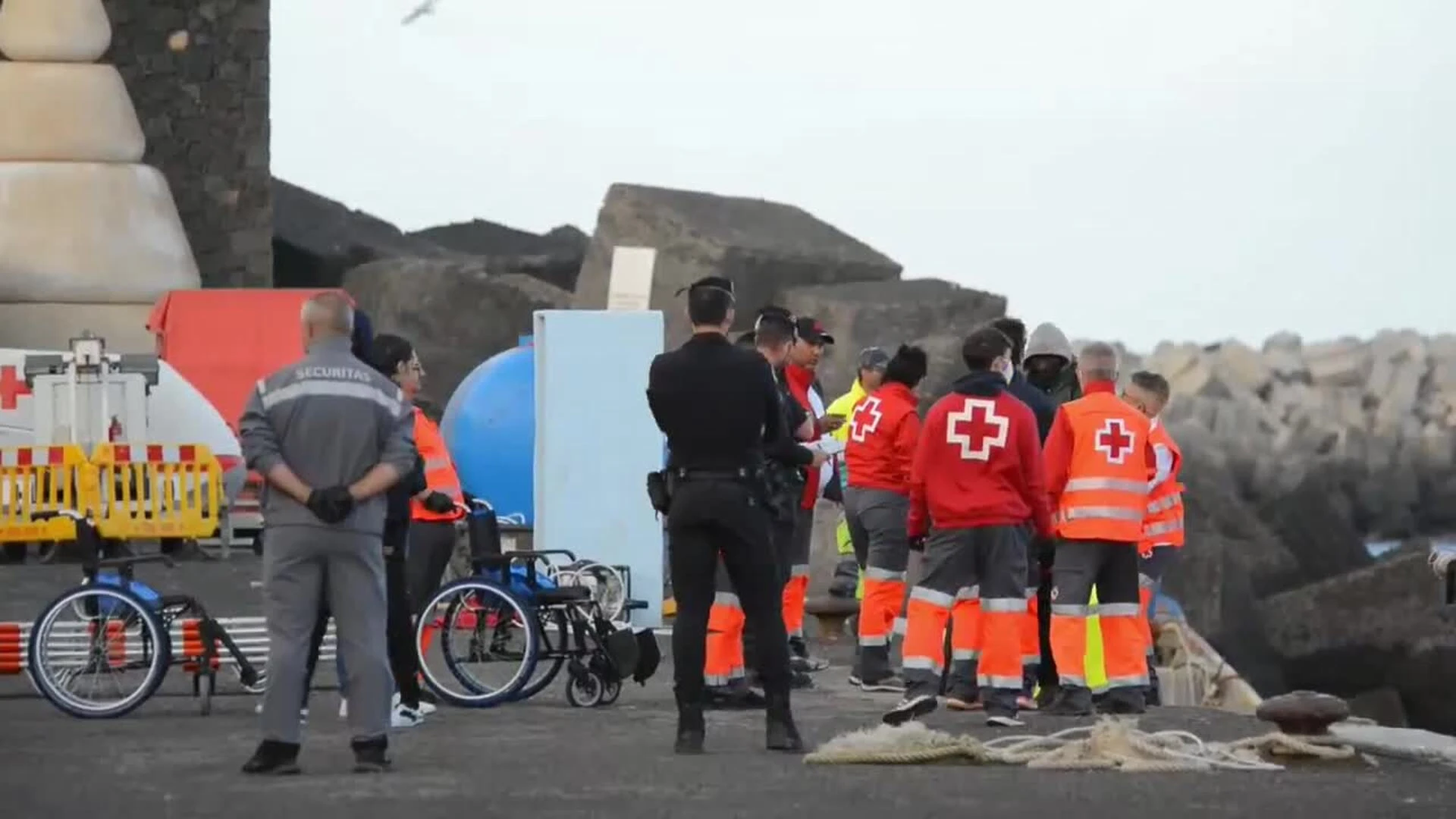 Salvamento Marítimo rescata en El Hierro un cayuco con 156 migrantes a bordo