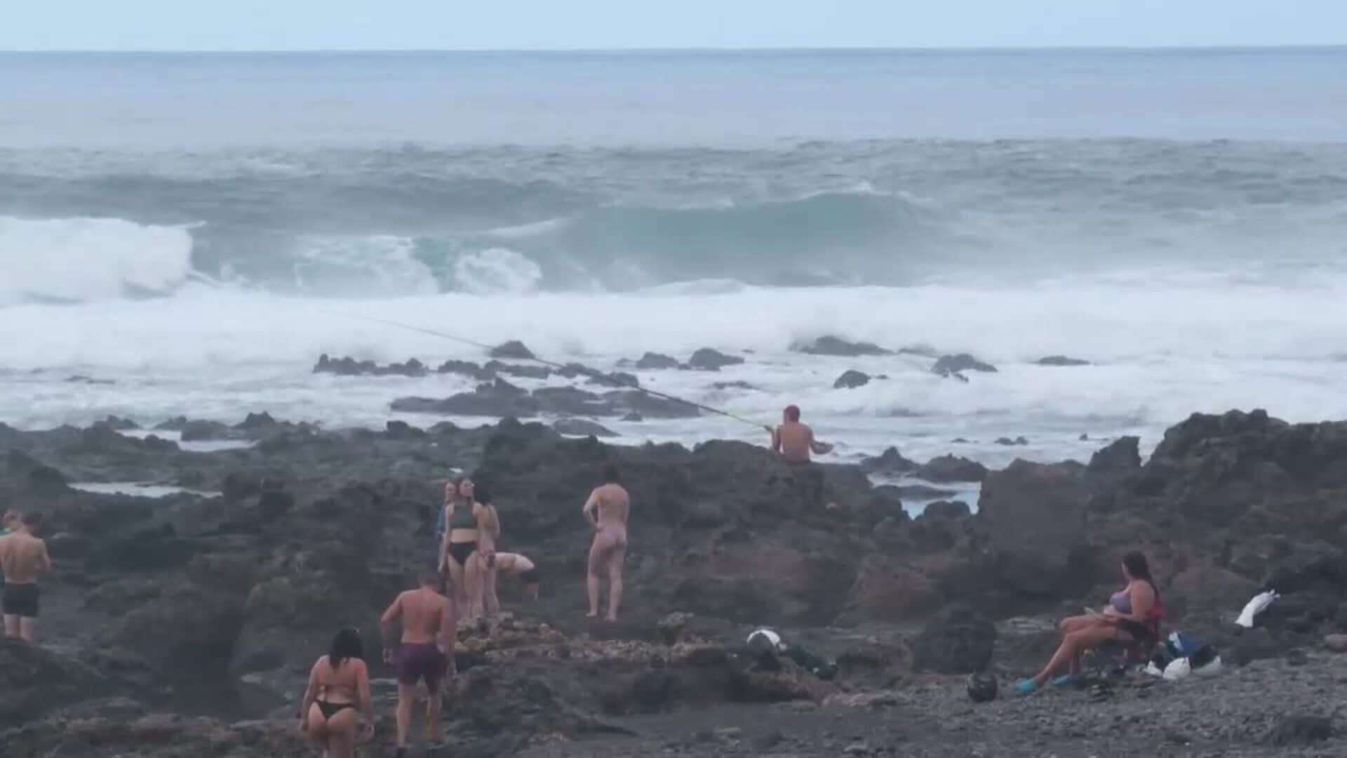 Prealerta en Canarias ante el posible oleaje generado por la borrasca Kirk en el Atlántico