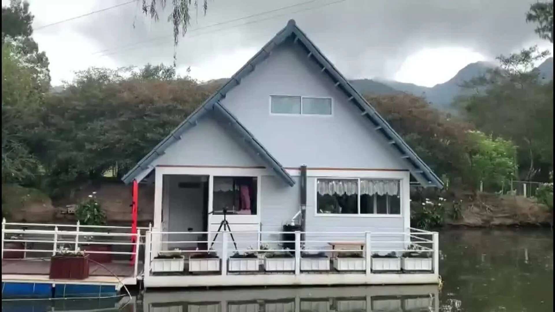 Casa flotante con sello colombiano, alternativa de vivienda en regiones necesitadas