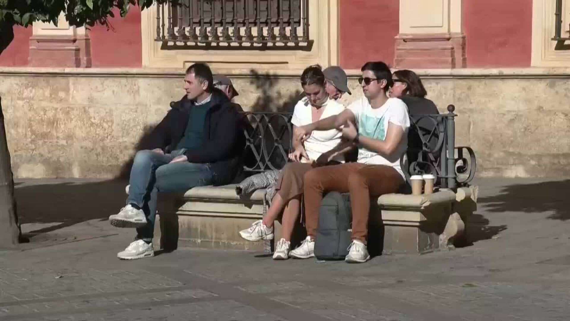 Tiempo estable en Sevilla y fuertes rachas de viento en el Estrecho