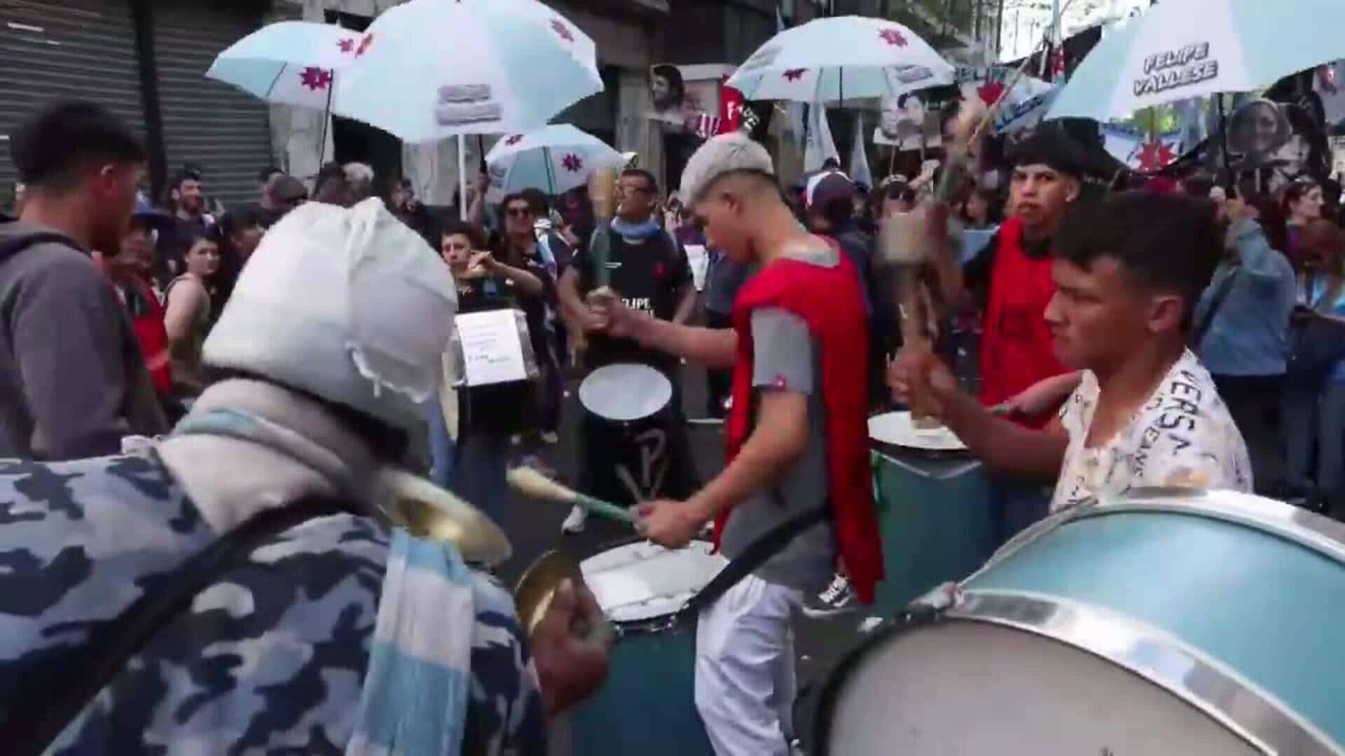 Masiva protesta en Argentina contra el veto de Milei a la ley de financiamiento universitario