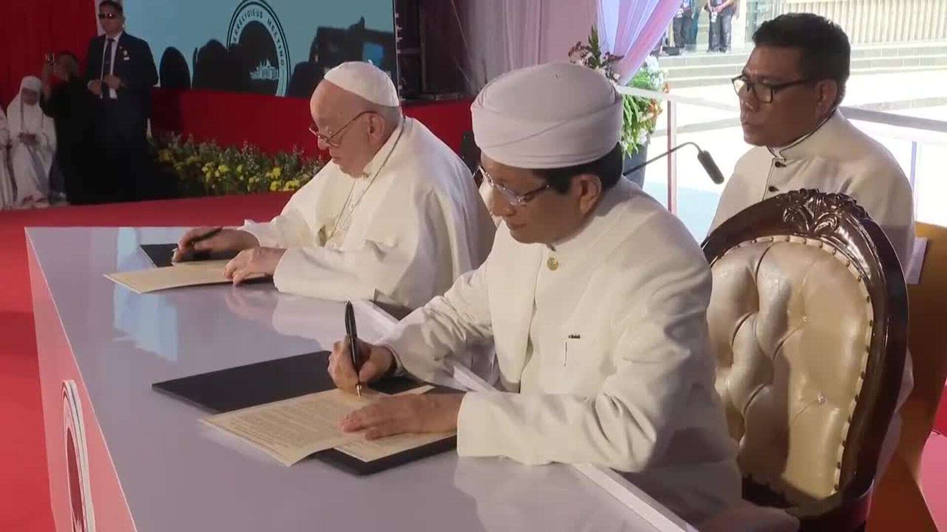 Último día de visita del papa Francisco a Indonesia