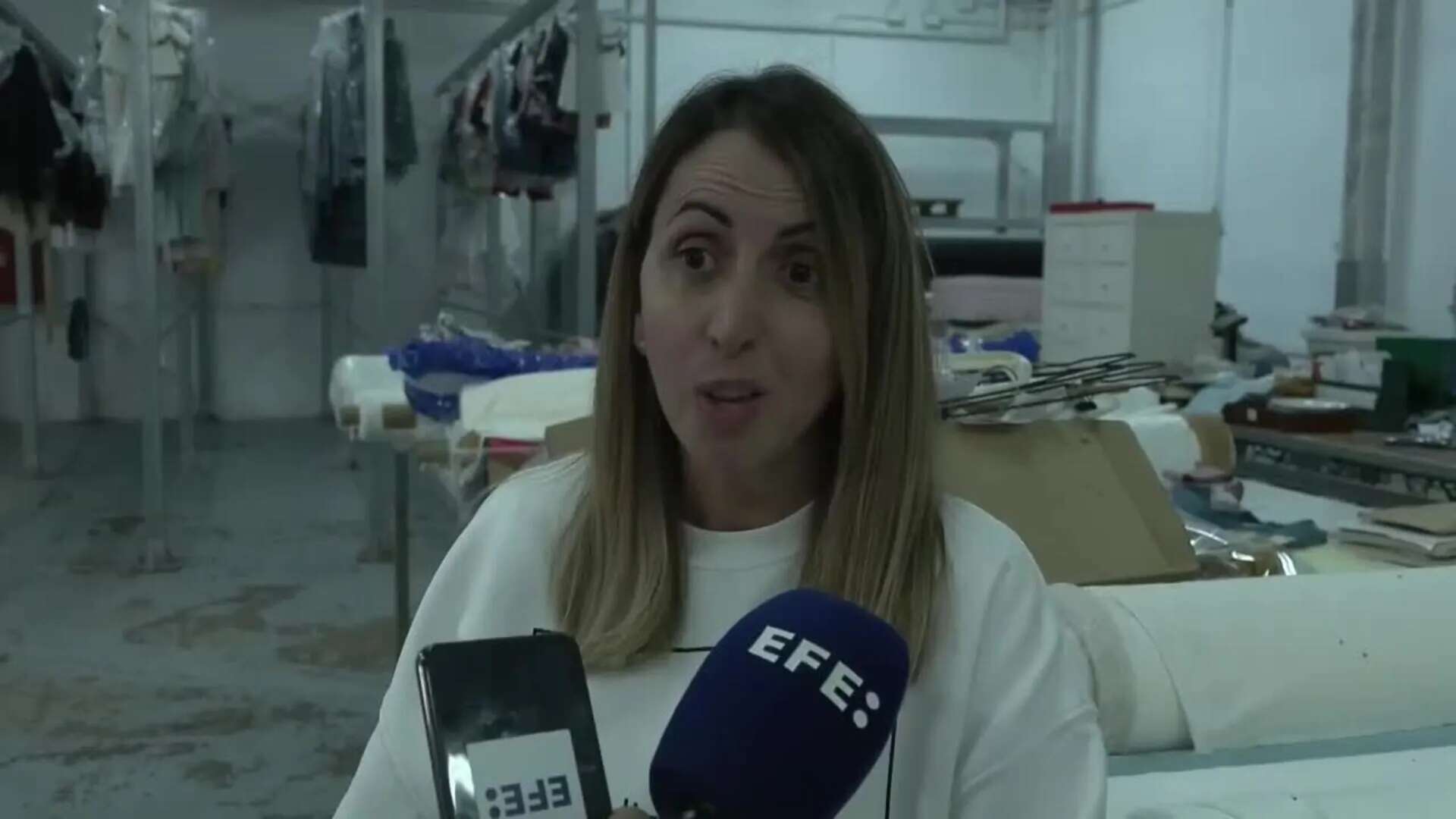 De los vestidos de comunión a barrer el fango: los pequeños empresarios reclaman ayudas