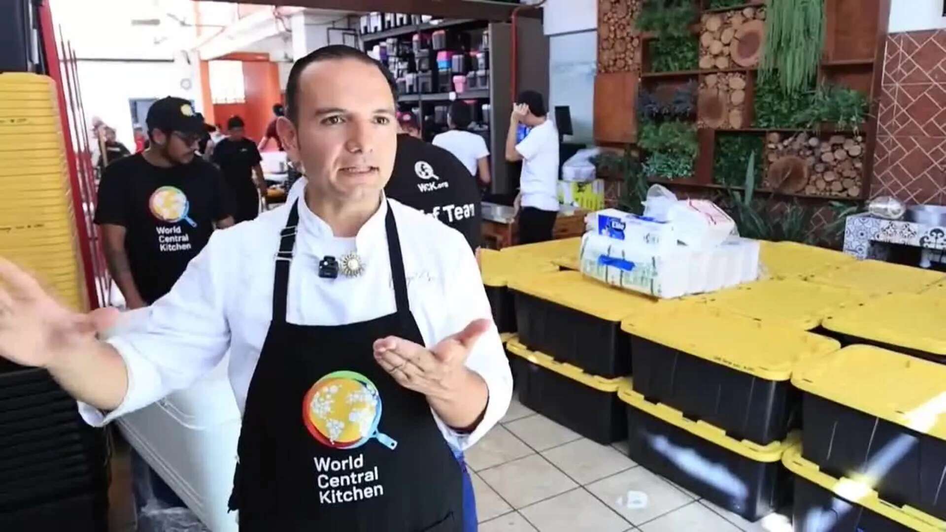 ONG del chef José Andrés entrega 35.000 comidas a damnificados en México