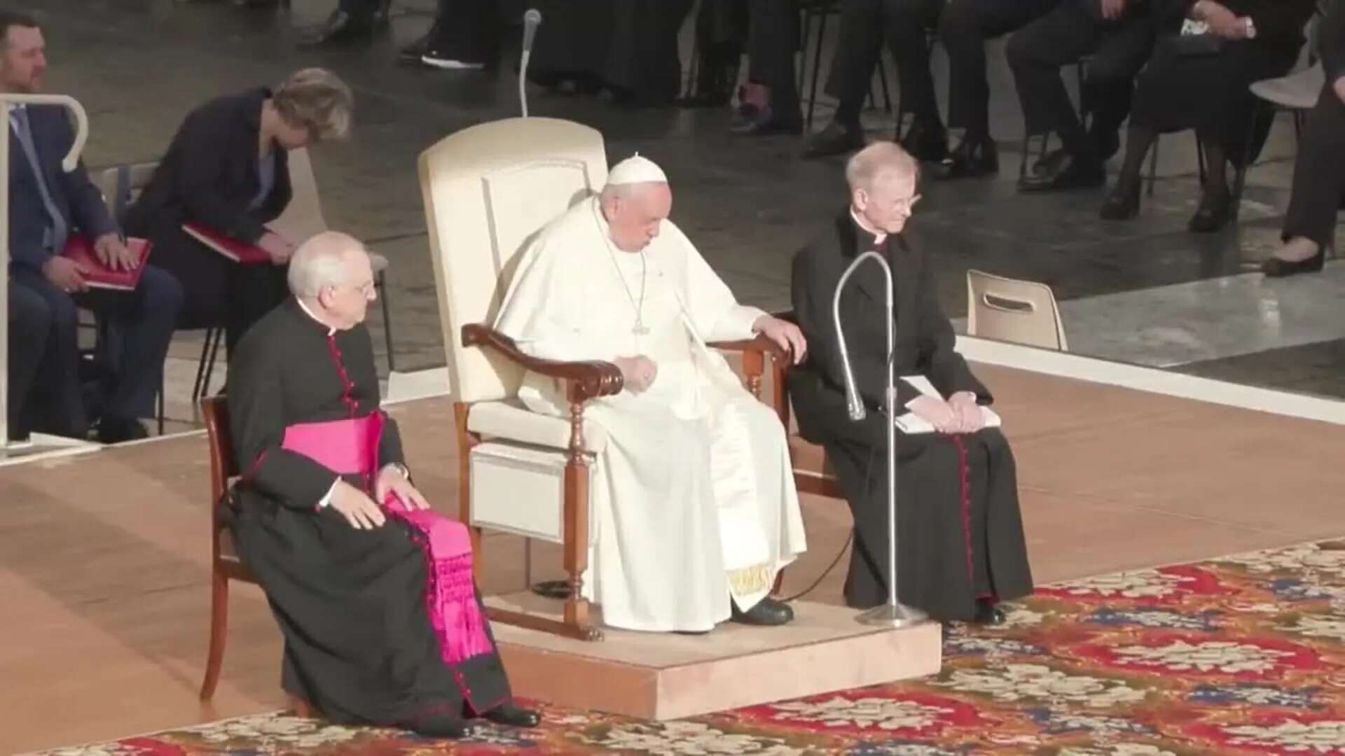 El papa Francisco pide rezar durante el mes de octubre 