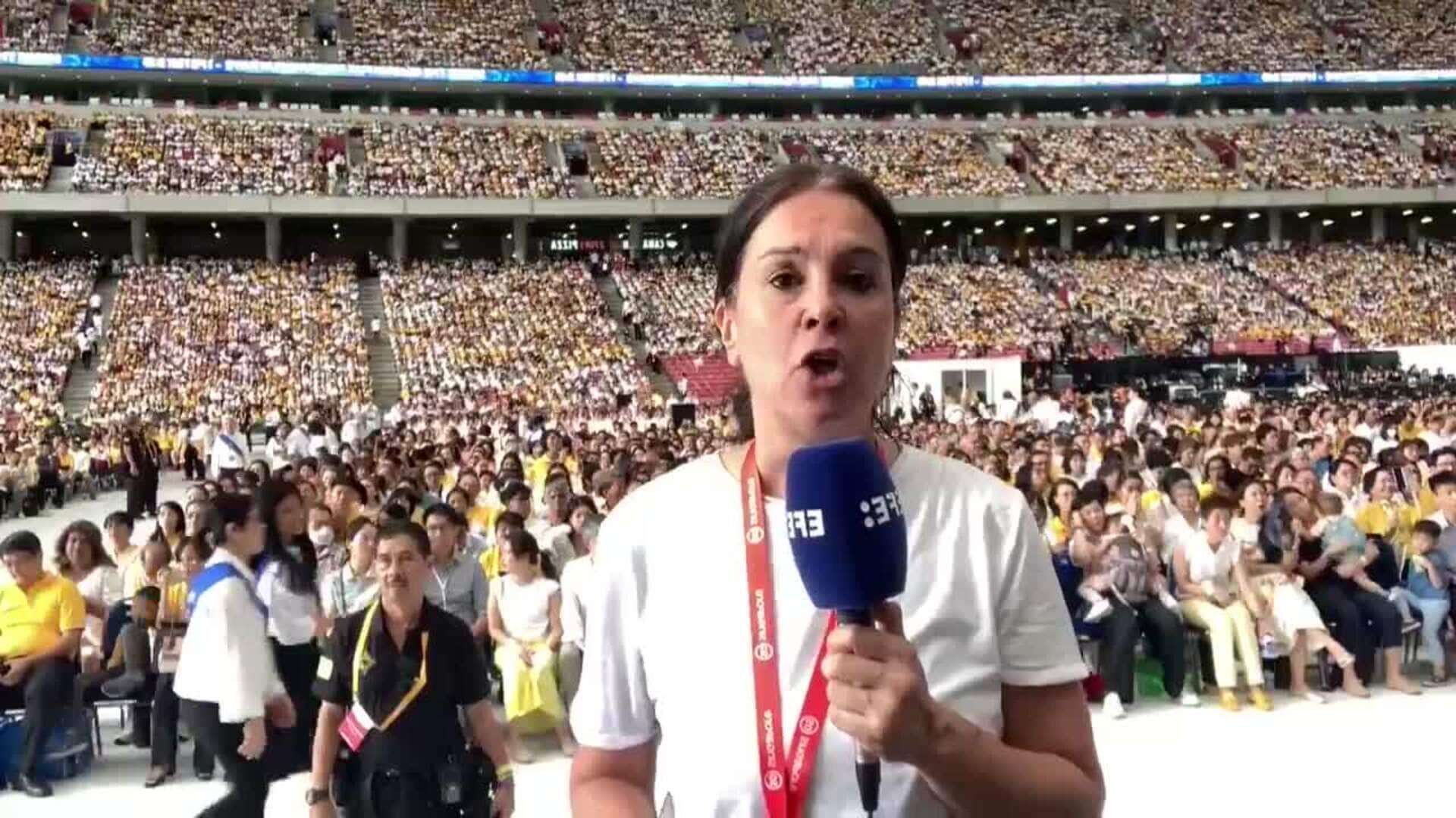 Informe a cámara: El papa celebró una misa para 50.000 personas en Singapur