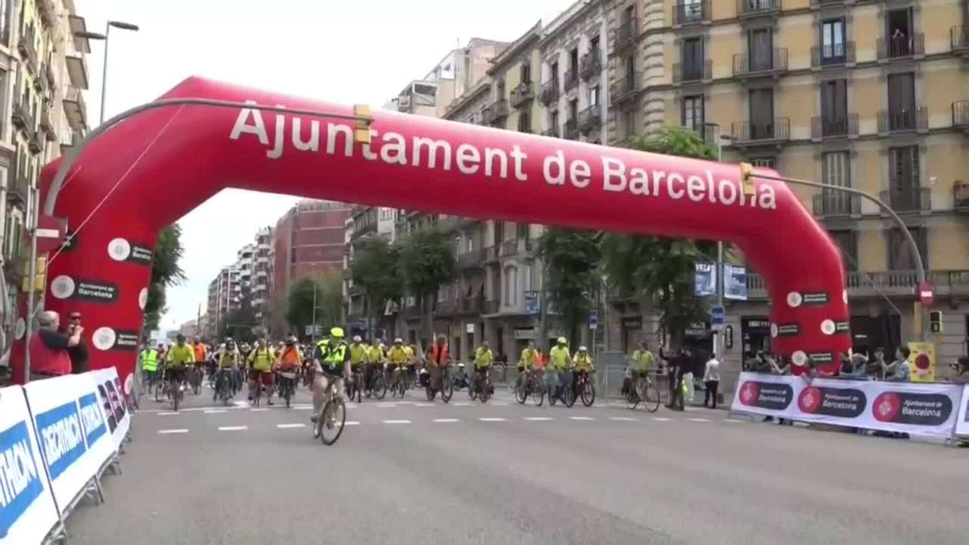 Cientos de barceloneses participan en la Bicicletada por una movilidad sostenible