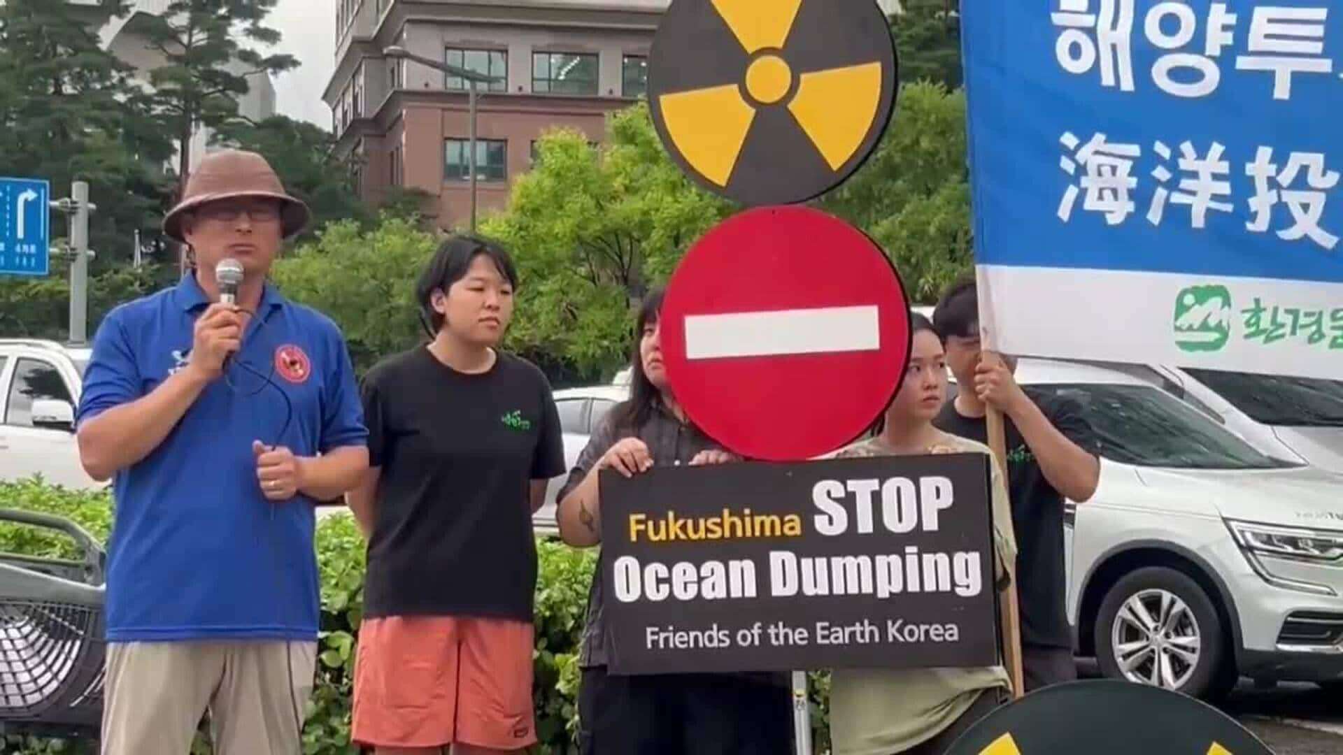 Activistas protestan en Corea del Sur contra el vertido de agua tratada de Fukushima