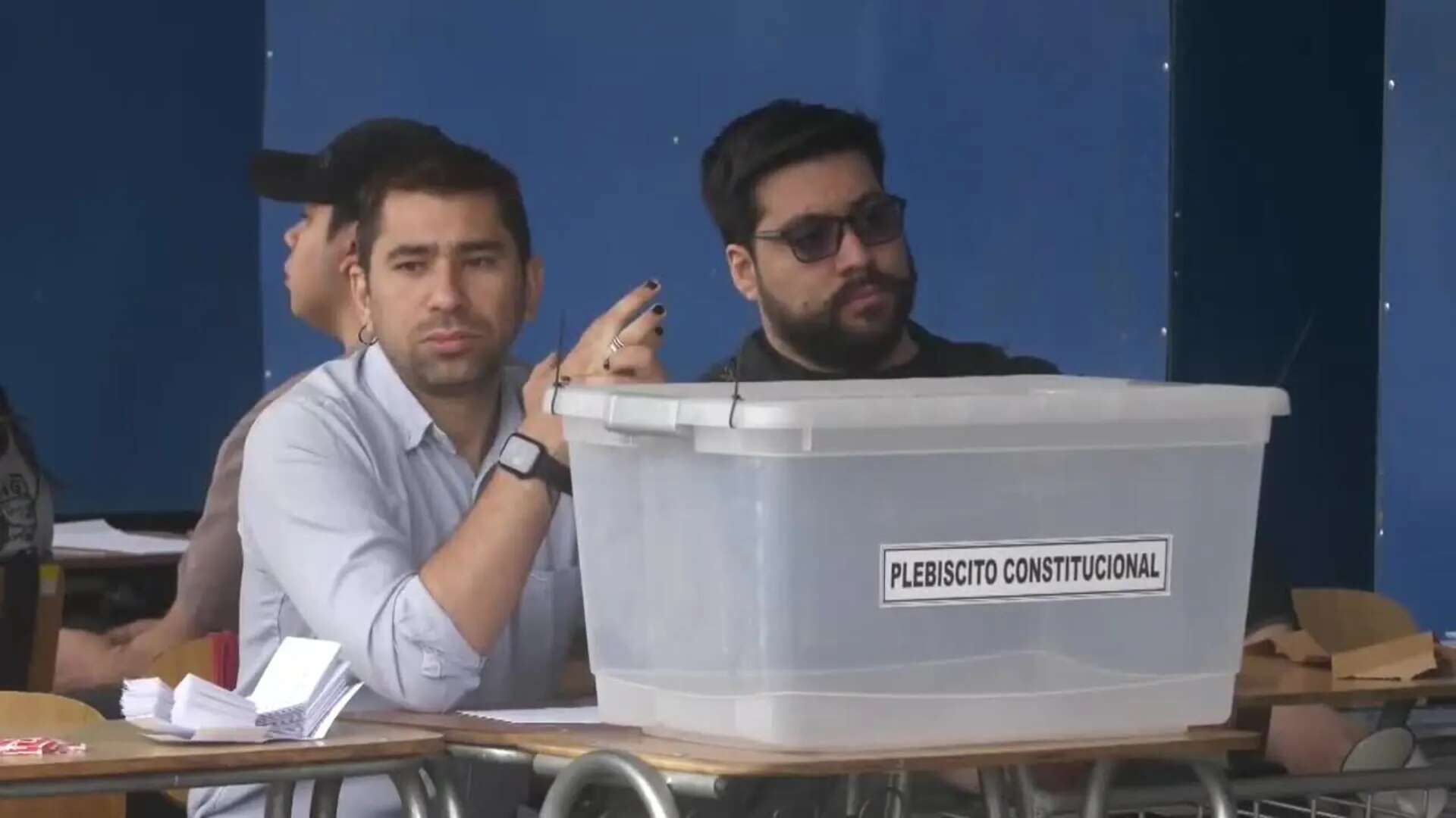 Abren centros de votación en Chile para plebiscito sobre nueva propuesta de Constitución