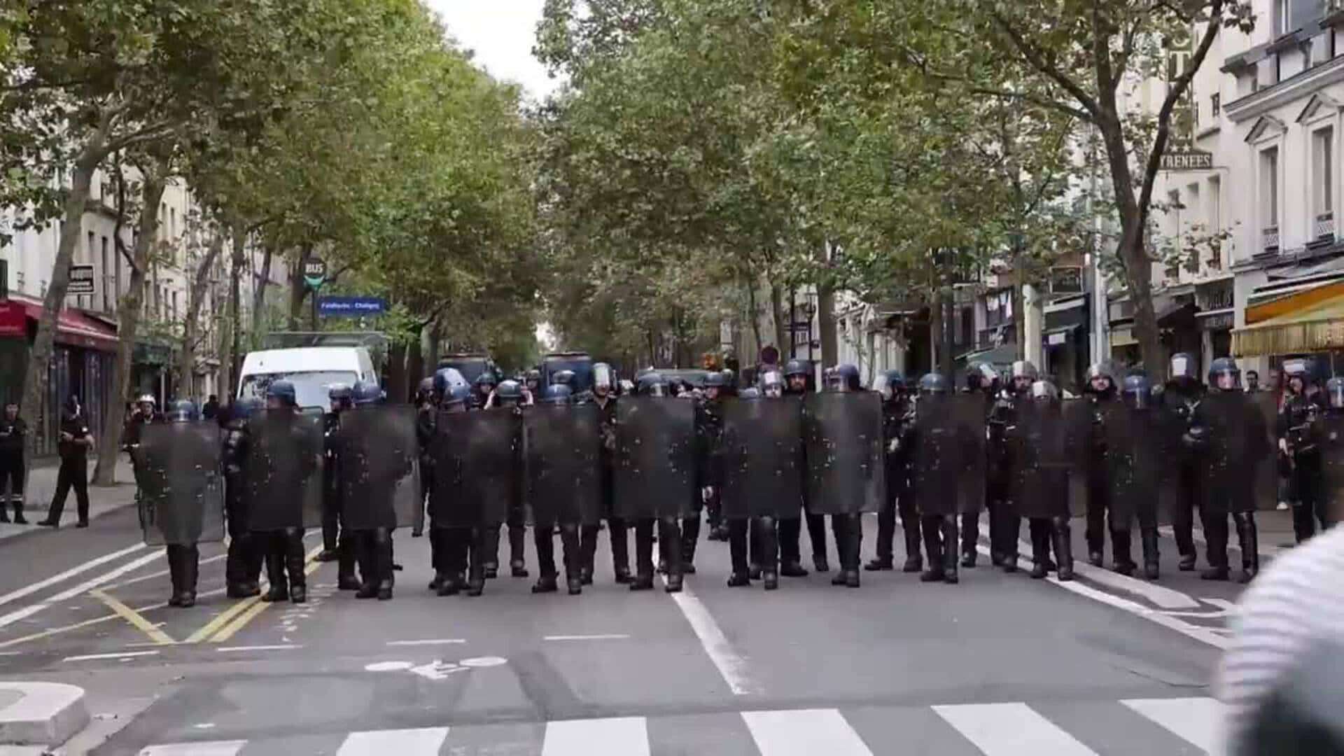 La izquierda francesa protesta en París contra la decisión de Macron por el nombramiento de Barnier