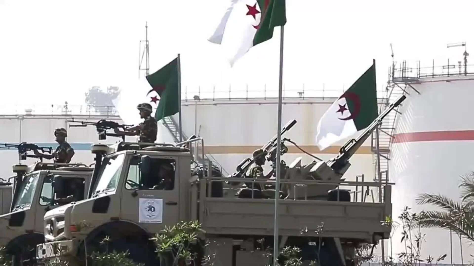 Un desfile militar conmemora en Argel el 70 aniversario de la guerra de independencia de Francia