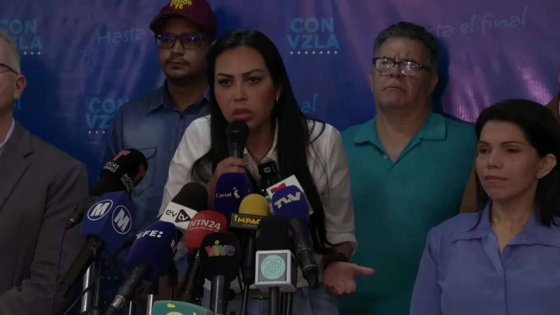 Oposición venezolana condena que se le haya impedido viajar a expresidentes para comicios