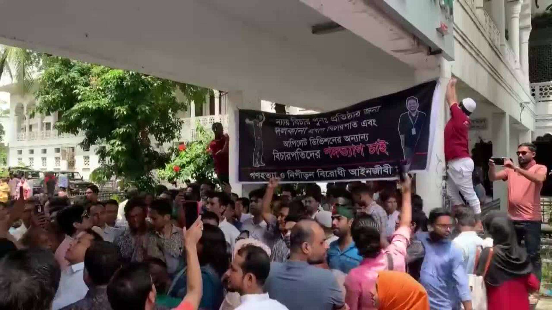 Jefe del Supremo de Bangladés anuncia su renuncia tras ultimátum de los estudiantes