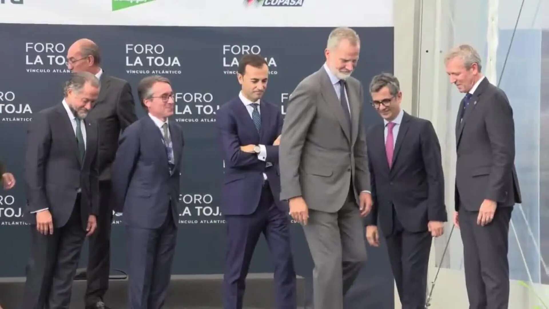 Foto de familia con los patrocinadores oficiales del Foro La Toja-Vínculo Atlántico