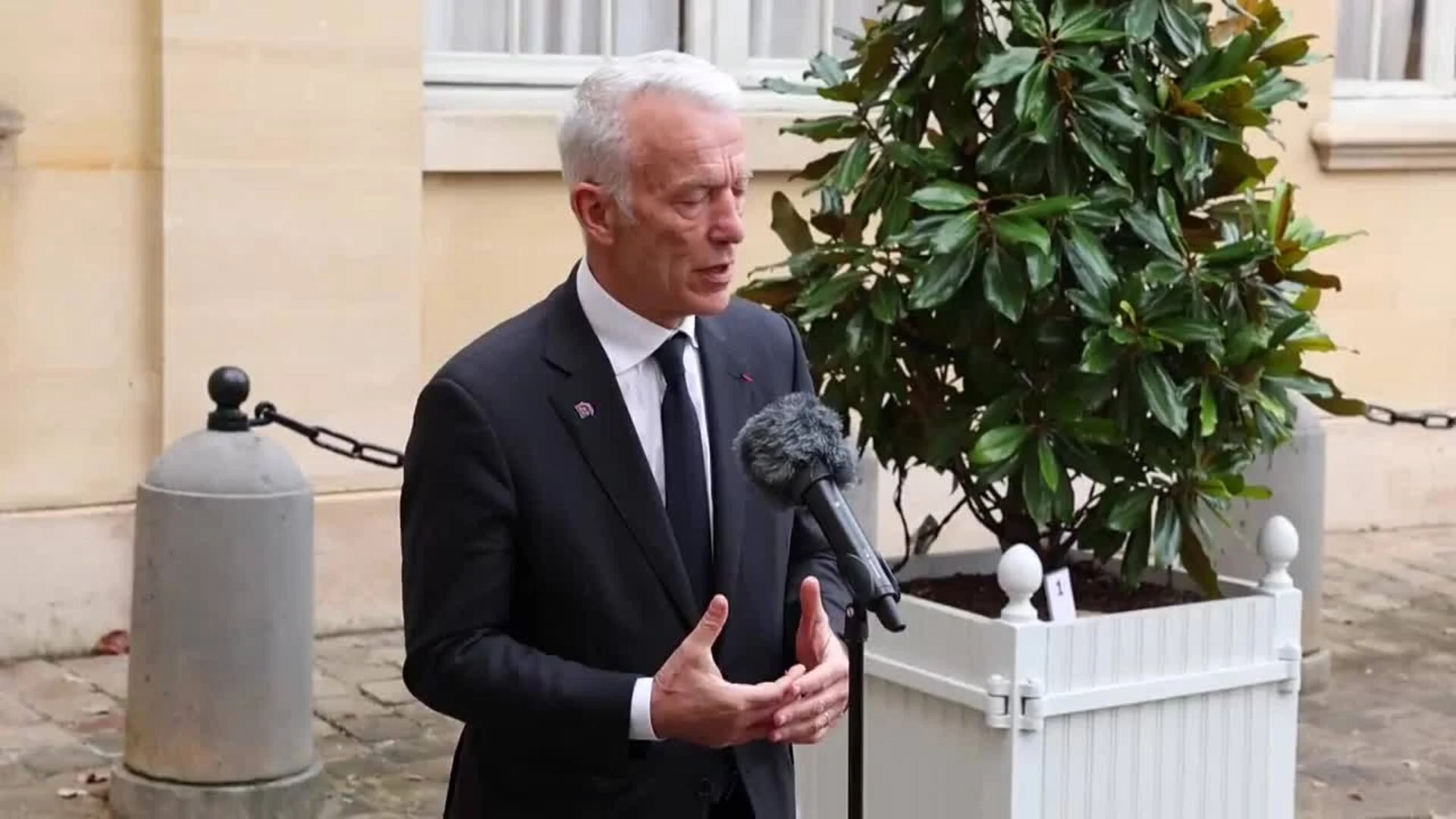 El presidente de la patronal francesa Medef se reúne con el primer ministro francés