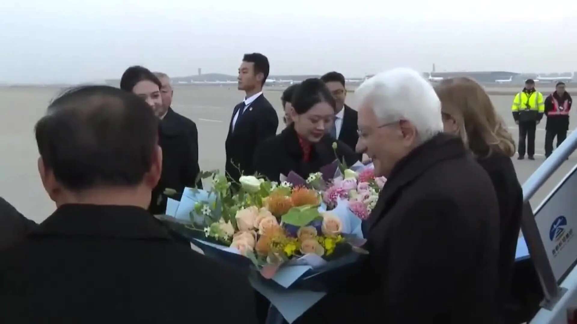 El presidente de Italia, Sergio Mattarella, llega a Pekín para una visita de Estado