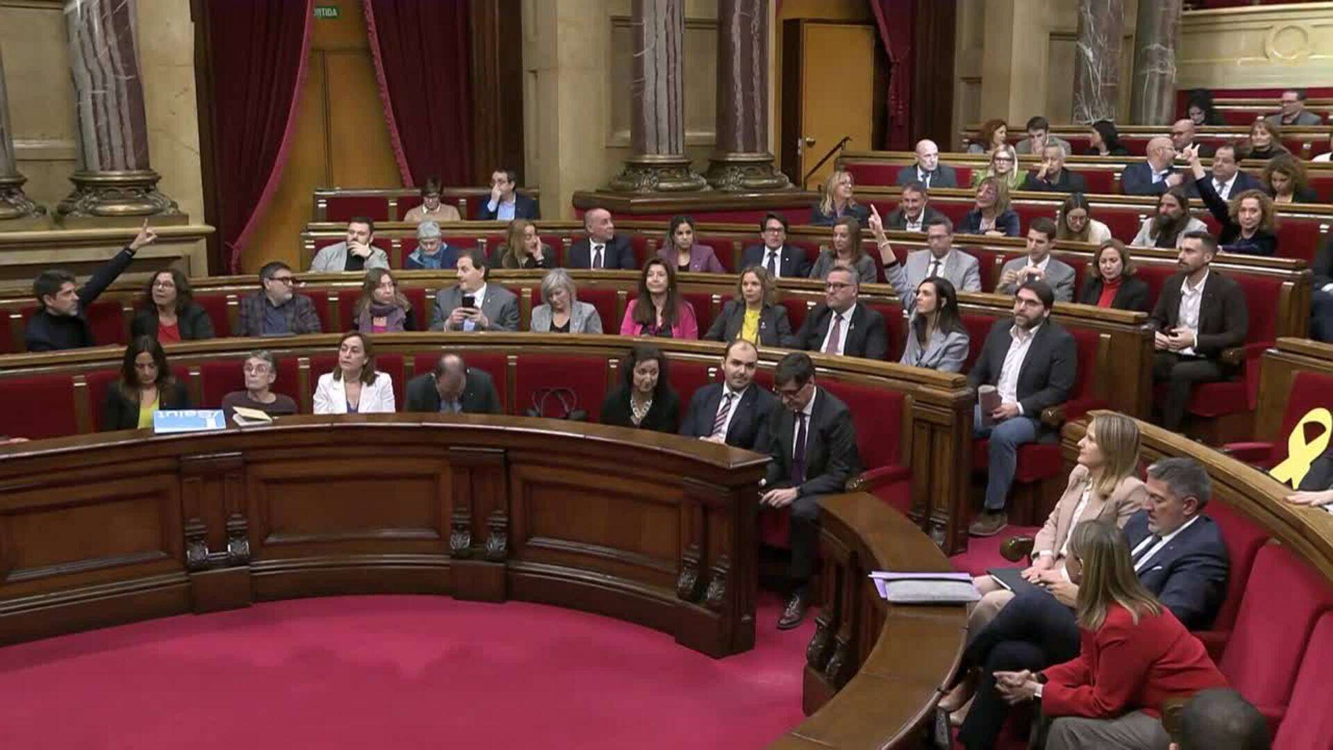 El Parlament aprueba la prórroga presupuestaria, con el 'sí' de PSC, ERC y Comuns