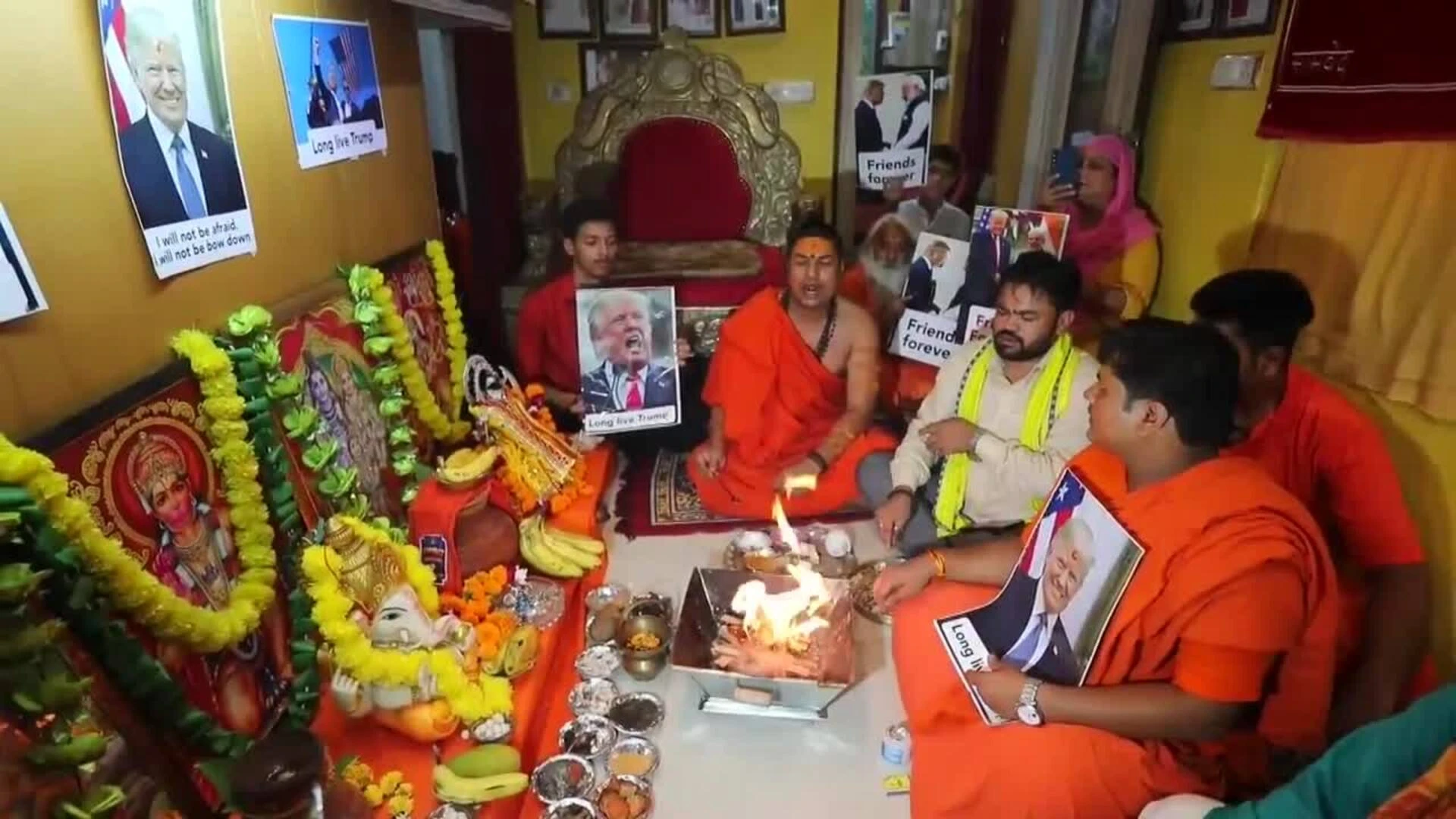 Radicales hindúes rezan en Nueva Delhi por Donald Trump