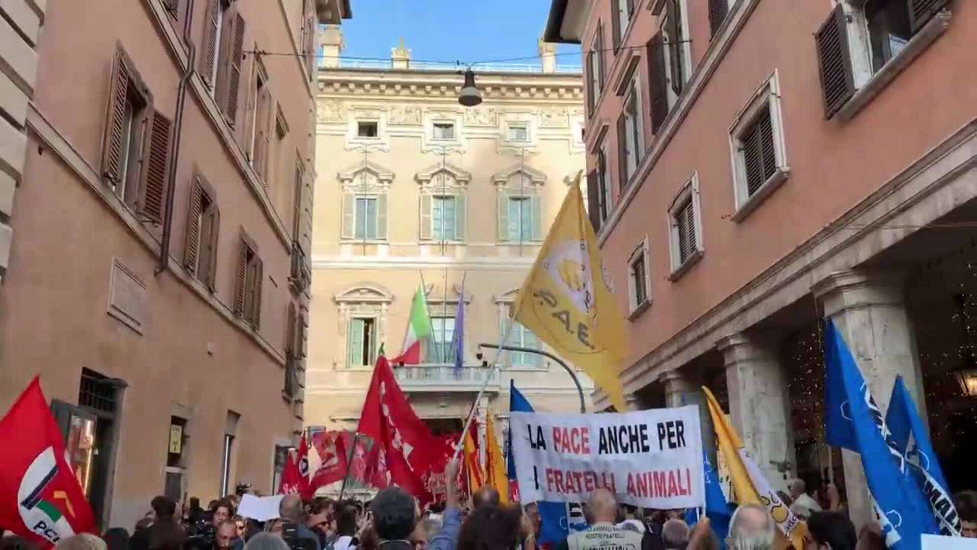 Sindicatos protestan contra proyecto ley de Seguridad de Meloni y acusan de 