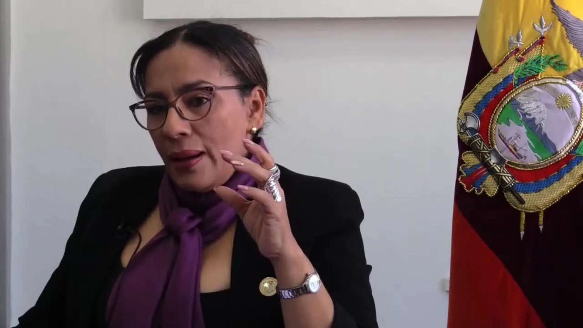 Ministra ecuatoriana acusa a vicepresidenta de aprovecharse del principio de paridad