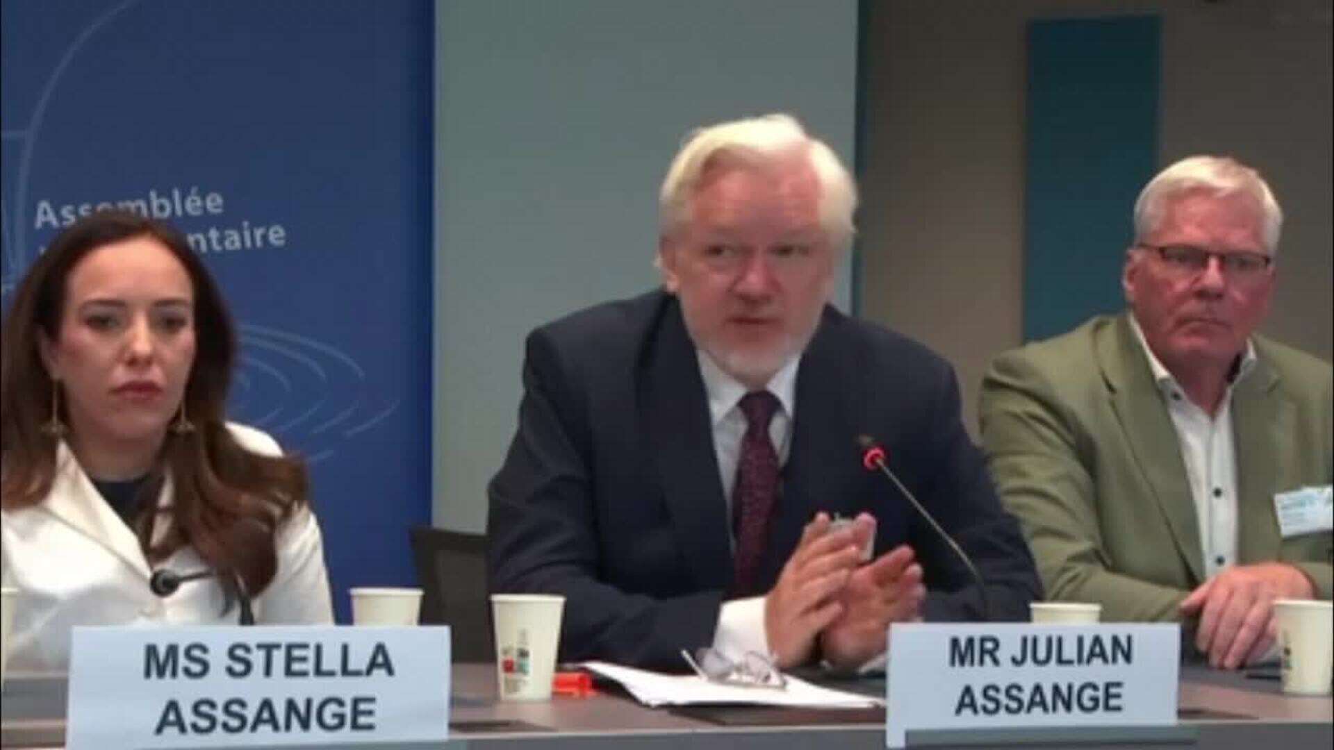 Assange asegura que es libre porque se declaró 