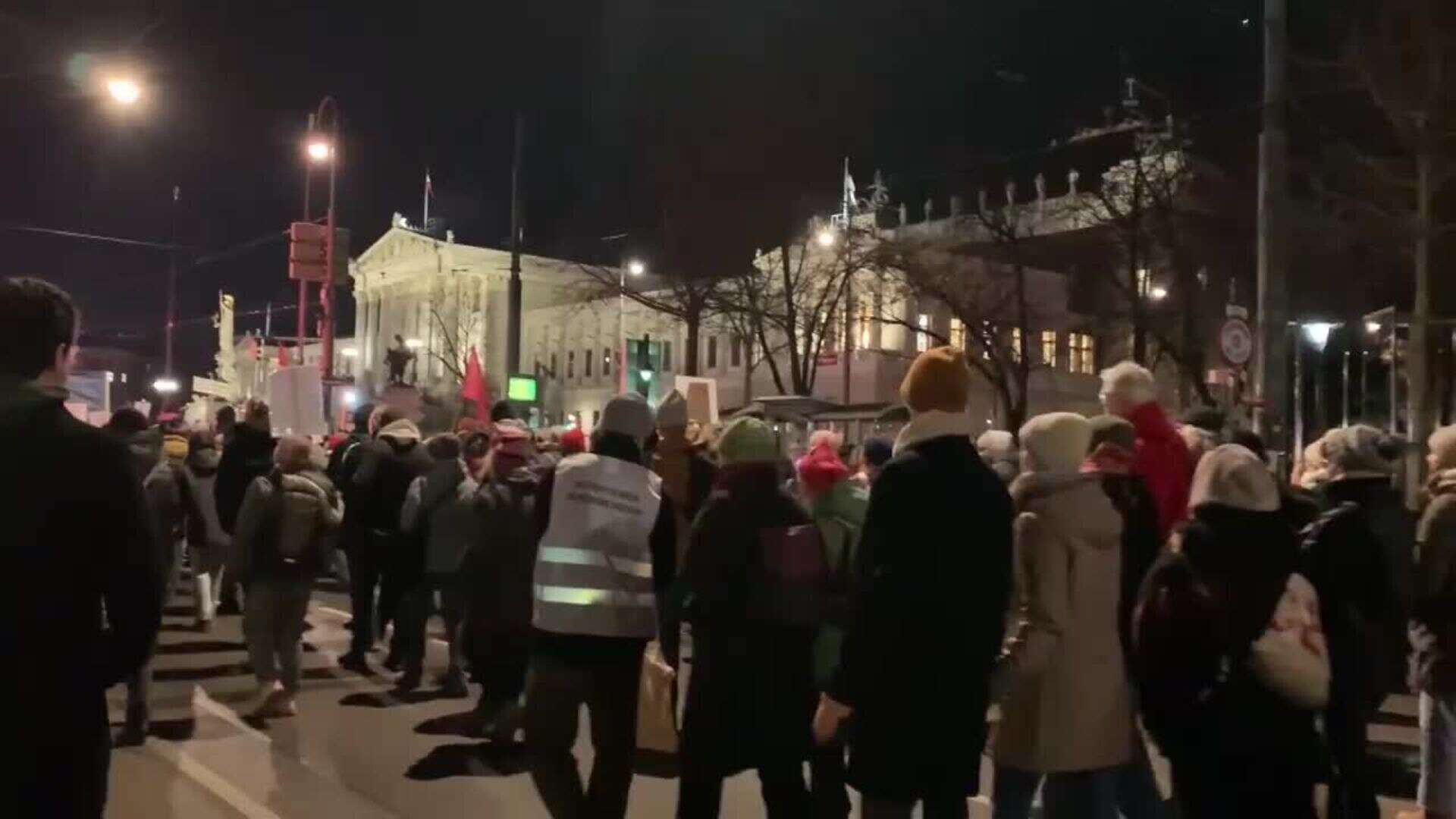 Unas 30.000 personas se manifiestan en Viena contra un posible gobierno de ultraderecha