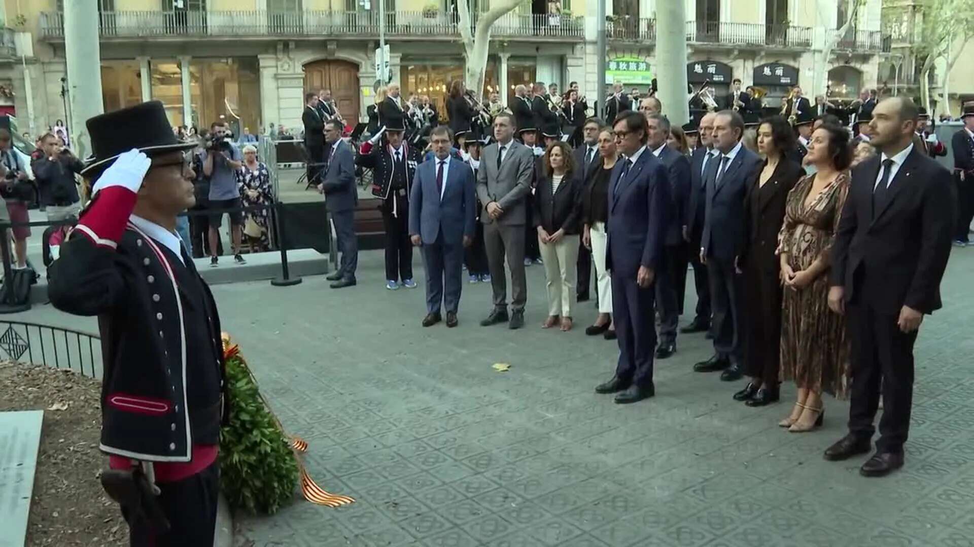 Illa asiste por primera vez como presidente de la Generalitat a la ofrenda a Rafael Casanova