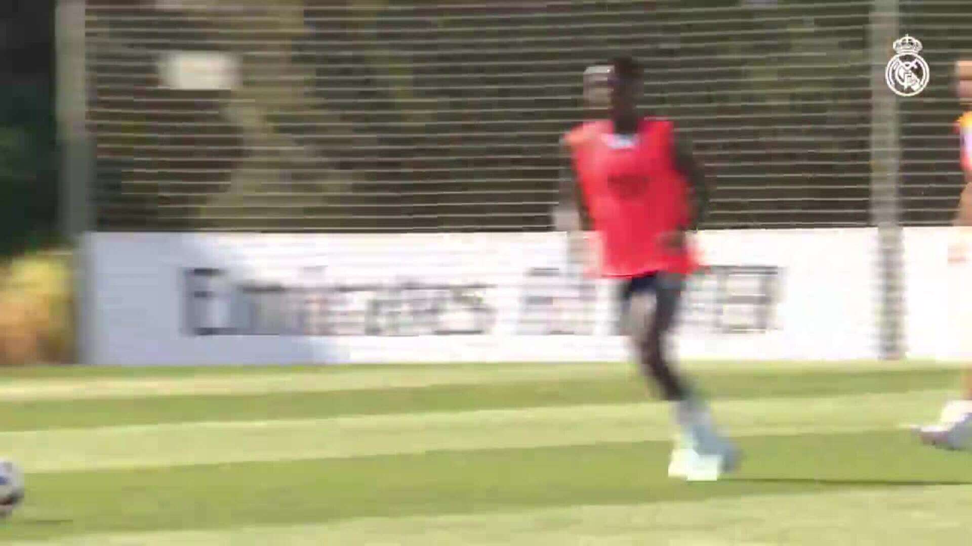 Ancelotti dirige el primer entrenamiento con toda su plantilla