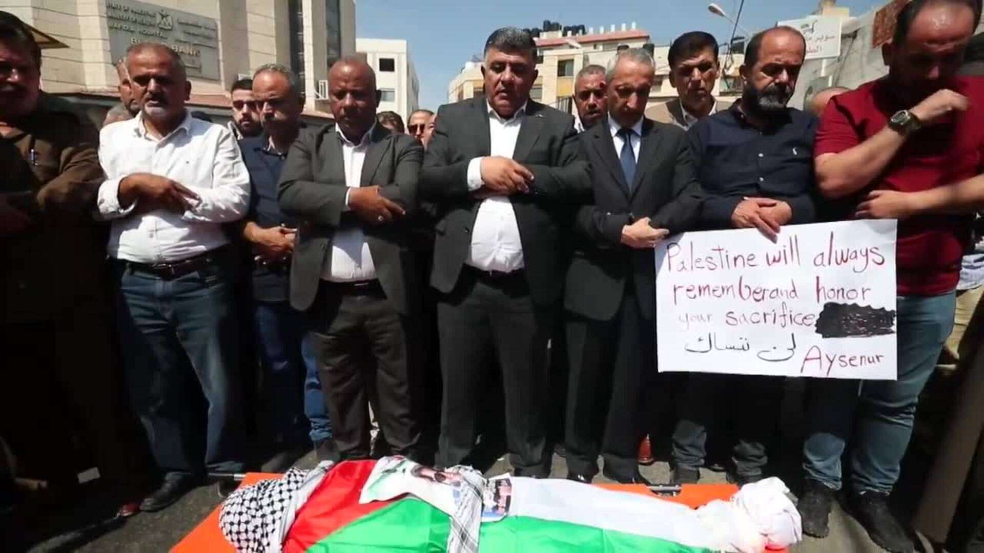 Funeral en Nablus de la activista turcoamericana herida durante protesta contra asentamientos