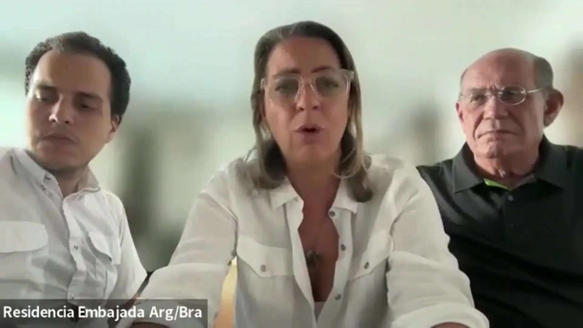 Antichavistas en embajada argentina dicen que 