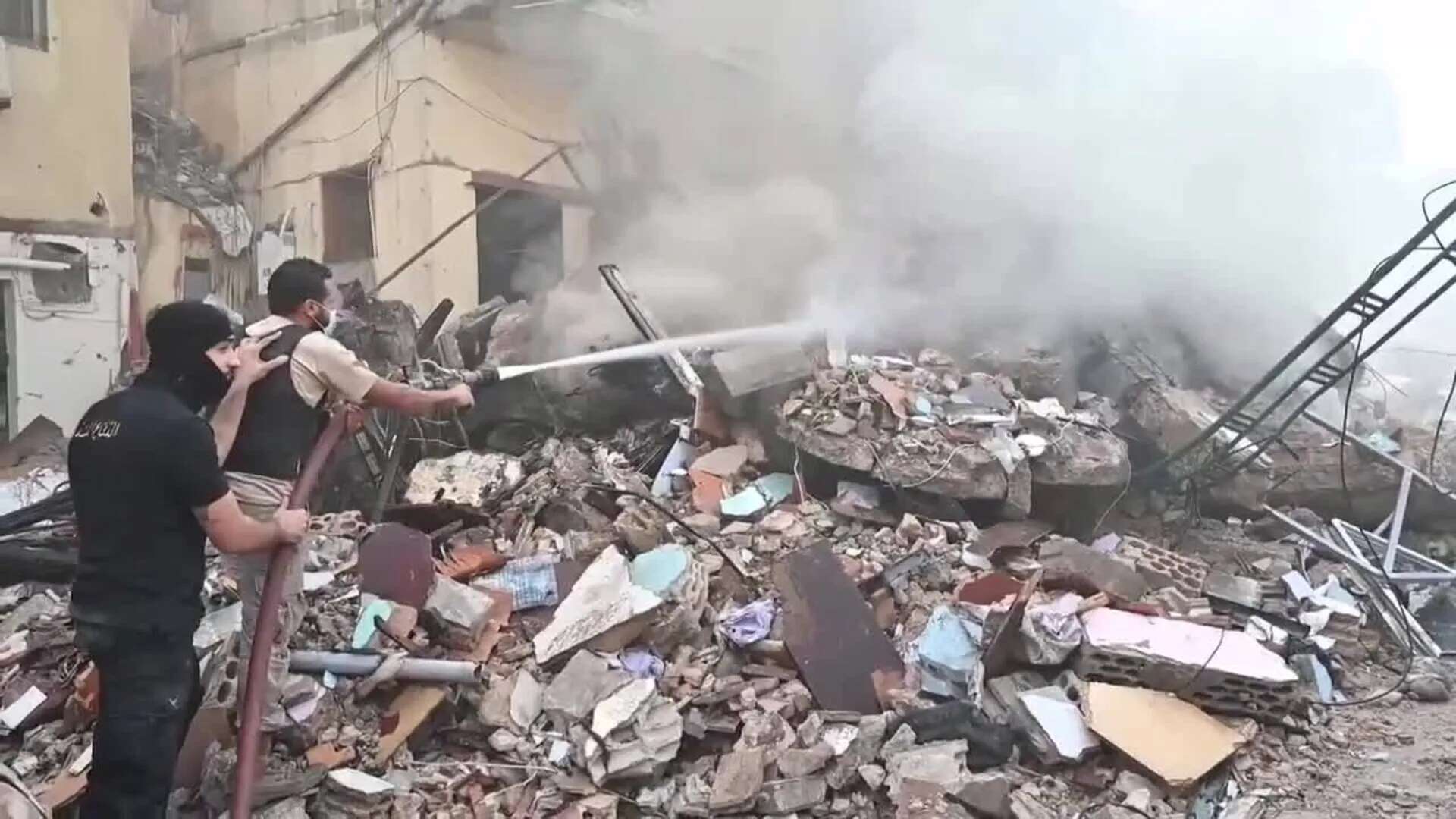 Varios edificios han sido reducidos a escombros en la zona de Chiyah, en el sur de Beirut, tras un ataque israelí