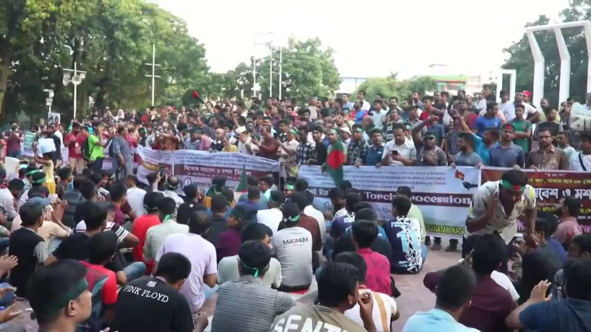 La comunidad hindú de Bangladesh protesta en Daca contra los ataques a hindúes