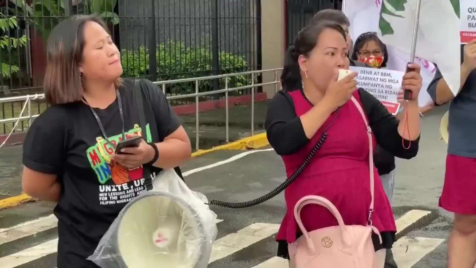 Manifestantes filipinos reclaman una mejora de la financiación para los trabajadores filipinos en el extranjero